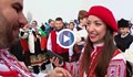 Млада двойка се сгоди на шествието на скиори в носии на Пампорово