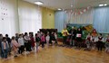 Деца изработиха мартенички за пациентите в Онкодиспансера в Русе