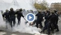 Сблъсъци с полицията и сълзотворен газ срещу протестиращите във Франция