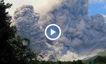 Вулканът Мерапи изригна