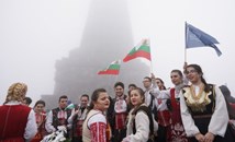 На Трети март: Хиляди изкачиха Шипка