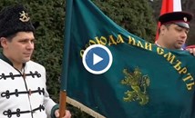 Униформи и оръжия показва дружество "Традиция" пред Паметника на Свободата в Русе