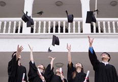 Според предложението средният размер на годишната студентска такса ще стане