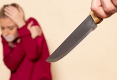 Момичето е било заплашено с нож от група от шестима