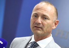 Служебният министър на енергетиката отрече спекулациите но потвърди че има