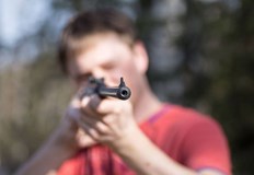 15 годишното момче си е купило онлайн пневматичен пистолетВ Плевен 15 годишно