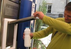 Пред мобилните млекомати в Пловдив почти целодневно има опашка