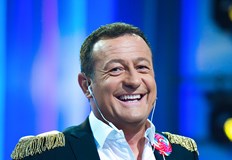 С тези водещият скочи на Асен Блатечки който е член