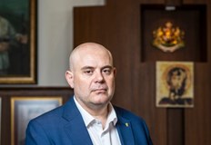 Продължава задочната размяна на реплики между МВР и държавното обвинениеПродължава