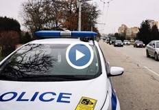 Двама от преследваните мъже са задържани в жилище в Бургас