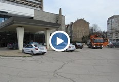 Тялото на жената е паднало на козирката на хотел Рига 43 годишната