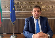 Участъците се строят от различни фирми а имаме едни и