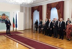 Церемонията се проведе в Гербовата зала на Дондуков 2Президентът Румен