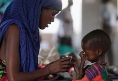 Близо 130 000 души гледат смъртта в очите заяви Лисбет