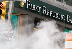 Срив на акциите на американската First Republic Bank с близо