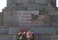 В доклад е посочено че монументът се приема спорно от