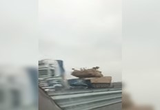 Видеото с колона с военна техника бе разпространено от потребители
