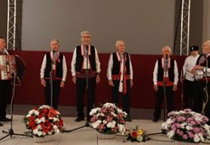 Концертът бе под наслов Да запеем нашите патриотични песни На 1