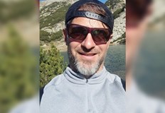 Учителят помогна в спасяването на 9 души от горяща сграда