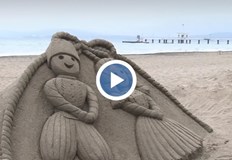 Автори на нестандартната мартеница са Пол и Реми ХогартПижо и