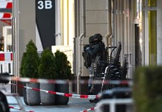 Полицията влезе в аптеката и арестува похитителяПолицията прекрати мащабната акция