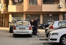 Нападателят бил с маска и ръкавици и напръскал с киселина