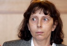 Осъдена на доживотен затвор тя беше освободена при условия през