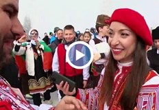Под съпровода на родопски гайди и пред очите на стотици
