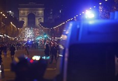 Хиляди се бяха събрали пред парламента за да протестират срещу