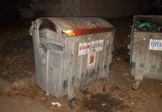 Огнеборците са гасили горящи отпадъци в метален контейнер в РусеЗа
