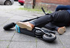 Възрастният мъж е настанен в болница Канев Водач на тротинетка на