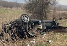 Момчето взело колата без знанието на родителите си15 годишно момче катастрофира