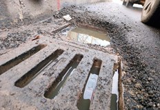 Забележете как добре се задържа водатаВидими резултати след преасфалтирането от