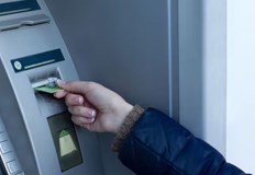 Тарифите са два вида когато клиентът използва дебитна карта