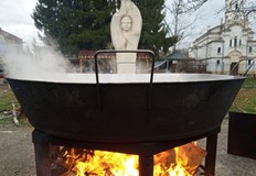 В Бабово се готвят за фестивала Греяна ракия и зелева