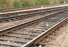 От БДЖ съобщават че закъснението е заради авариен ремонт на