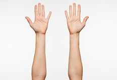 Пръстите на всеки човек имат различна форма това издава и