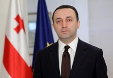 Този човек е ангажиран мотивиран да направи така че нещо