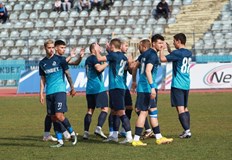 Драконите остават на осмата позиция като удължават серията си без