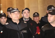 Причината за отлагането е че адвокатът на подсъдимия Семерджиев е