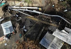 Още толкова хора са останали затиснатиНай малко 11 души са загинали