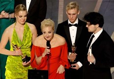 Всичко навсякъде наведнъж със 7 статуеткиСилно послание от церемонията по