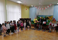 В инициативата се включиха възпитаници педагози и родители от Русе