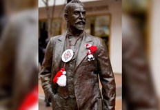 На 1 март някои знакови паметници в София също получиха