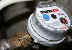 Пенсионери разказват че нямат компютри и не могат да подават