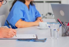 Броят на акушерките е крайно недостатъченОколо 63 от медицинските сестри