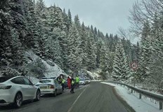 Движението на пътя Пампорово Проглед бе затворено за половин