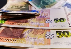 Средната брутна заплата в столицата е 2571 лева а в