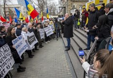Думата молдовски език във всички законодателни актове се заменя с