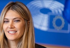 Евродепутатът и зам председател на ЕП остава в затвора за още